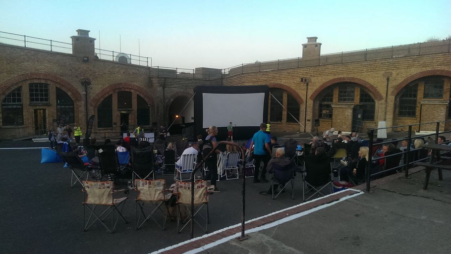 Open Air Cinema Home 20' - Can It Substitute Professional Screens?